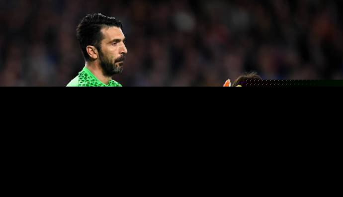  意甲传奇退役，布冯含泪告别绿茵场  