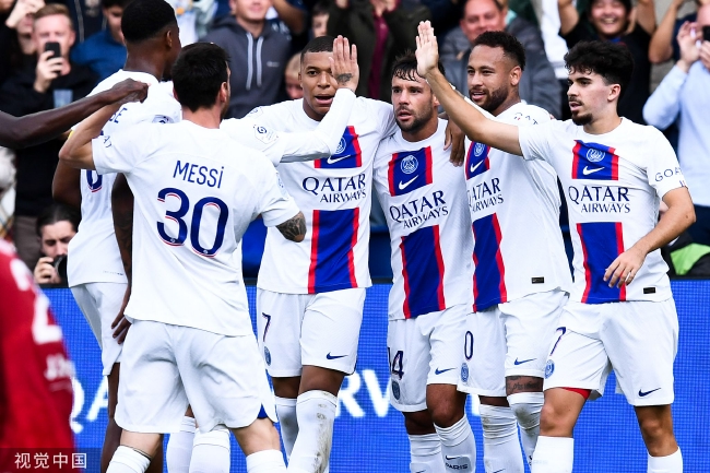  法甲焦点战巴黎圣日耳曼主场力克劲旅